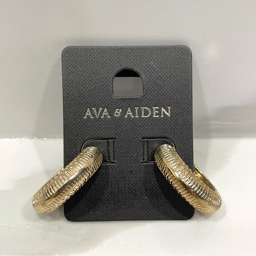 🟣2/$20 NEW Ava & Aiden Hoop Earrings